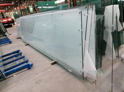 海南紅旗4S店展廳 19毫米超白吊掛鋼化玻璃幕墻的應用與優勢